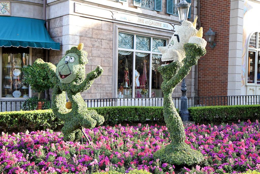 PHOTOS - Flower and Garden Festival preparations - a look at the first topiaries