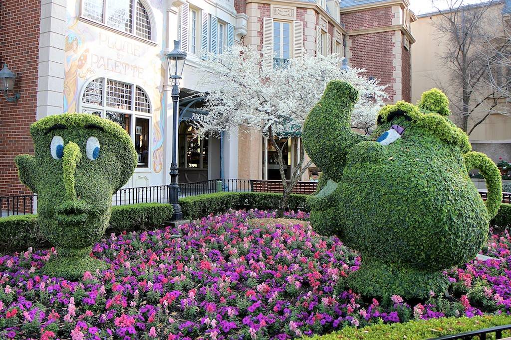 Chip and Mrs Potts topiary in France