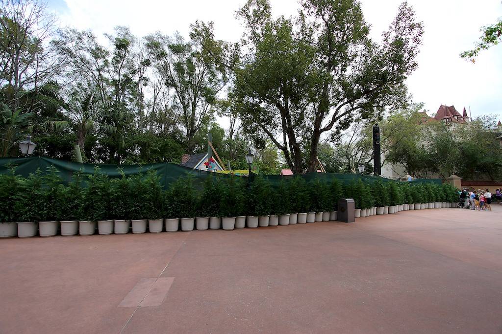 PHOTOS - Preparations for the Epcot Flower and Garden Festival