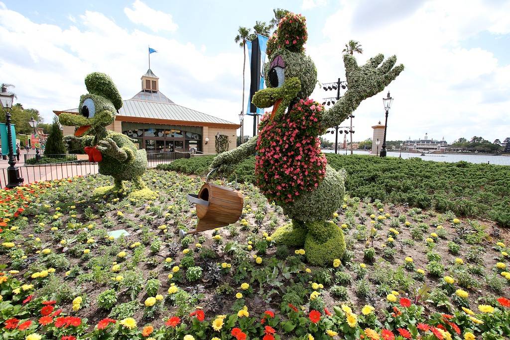 Donald and Daisy Topiary