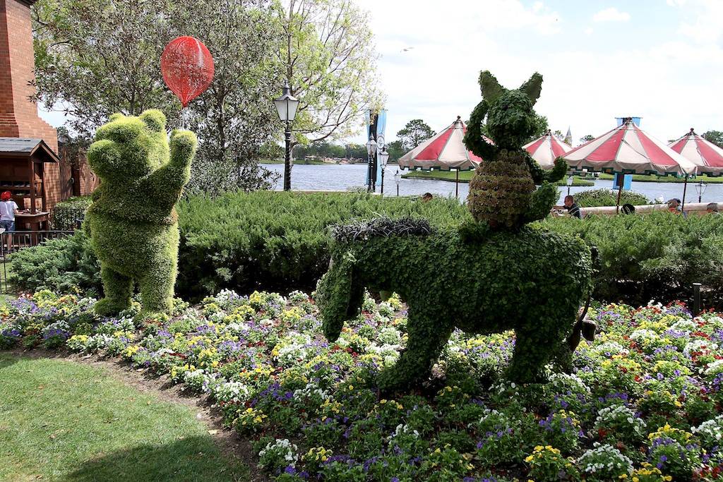 Disney Topiary Statue - high quality Flower and Garden - 2012 Mickey Mouse