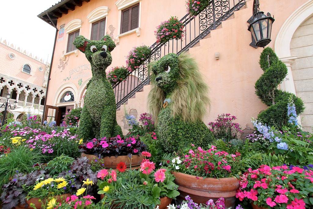 Lady and the Tramp Topiary in Italy