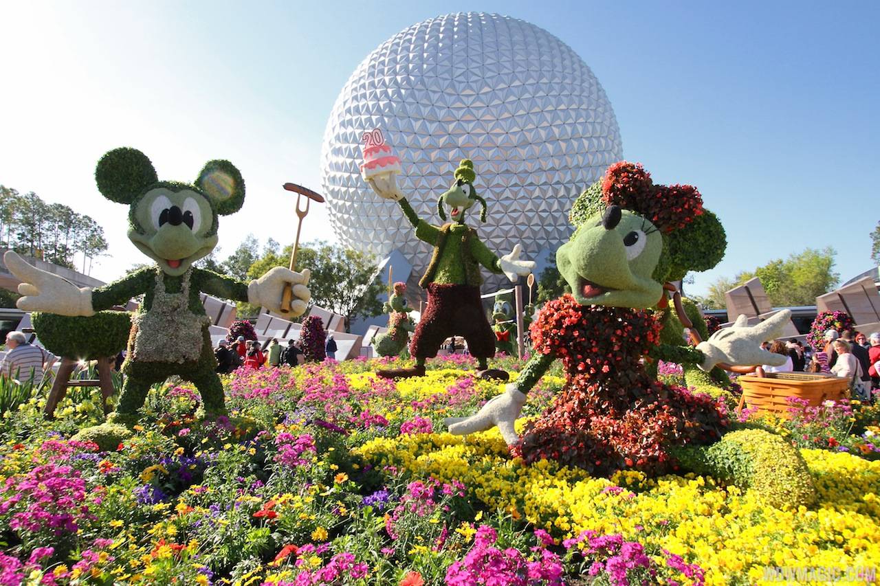 2013 Epcot Flower and Garden Festival - Party with Mickey and Friends topiary