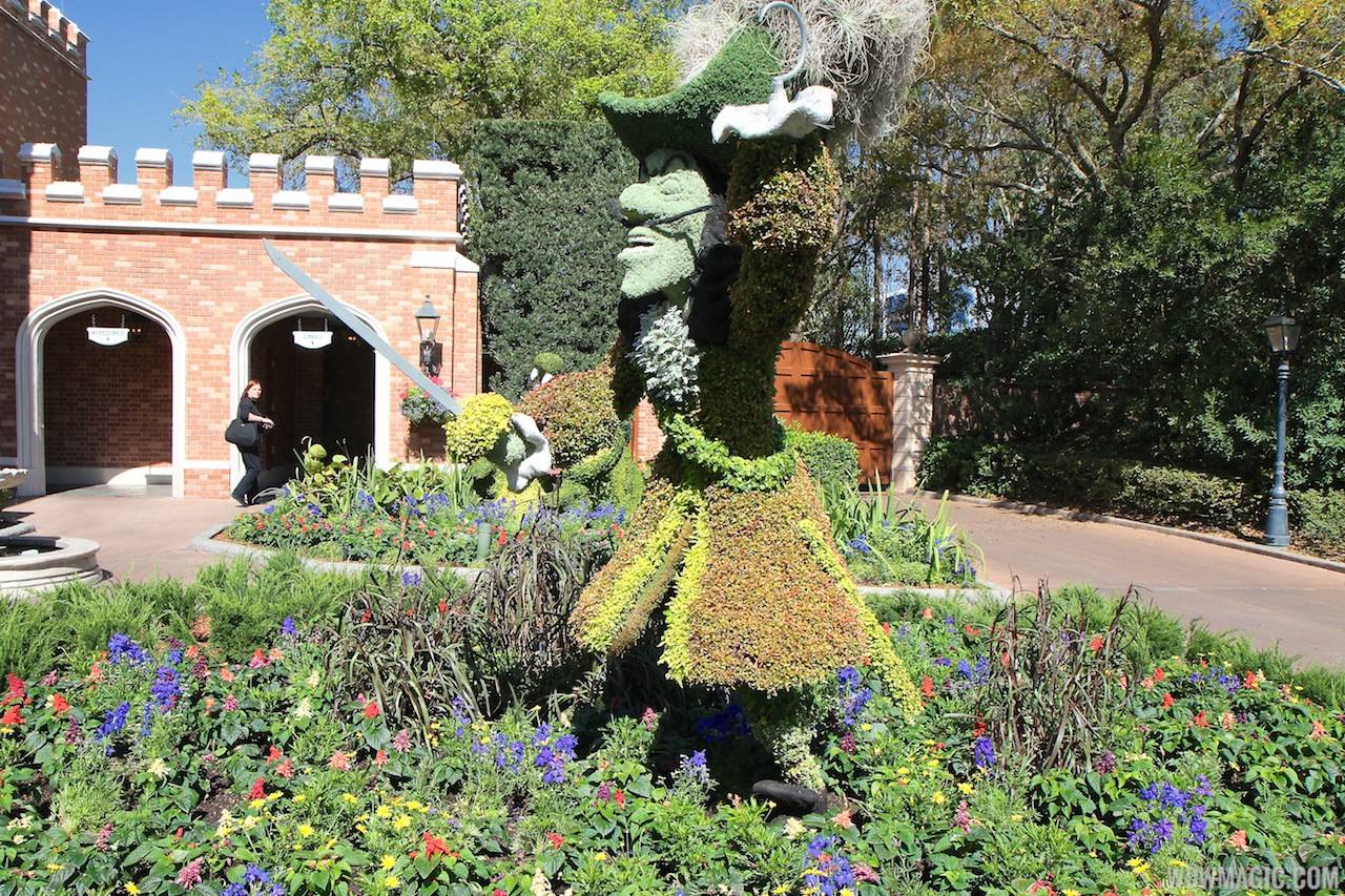 2013 Epcot Flower and Garden Festival - Captain Hook topiary at the UK