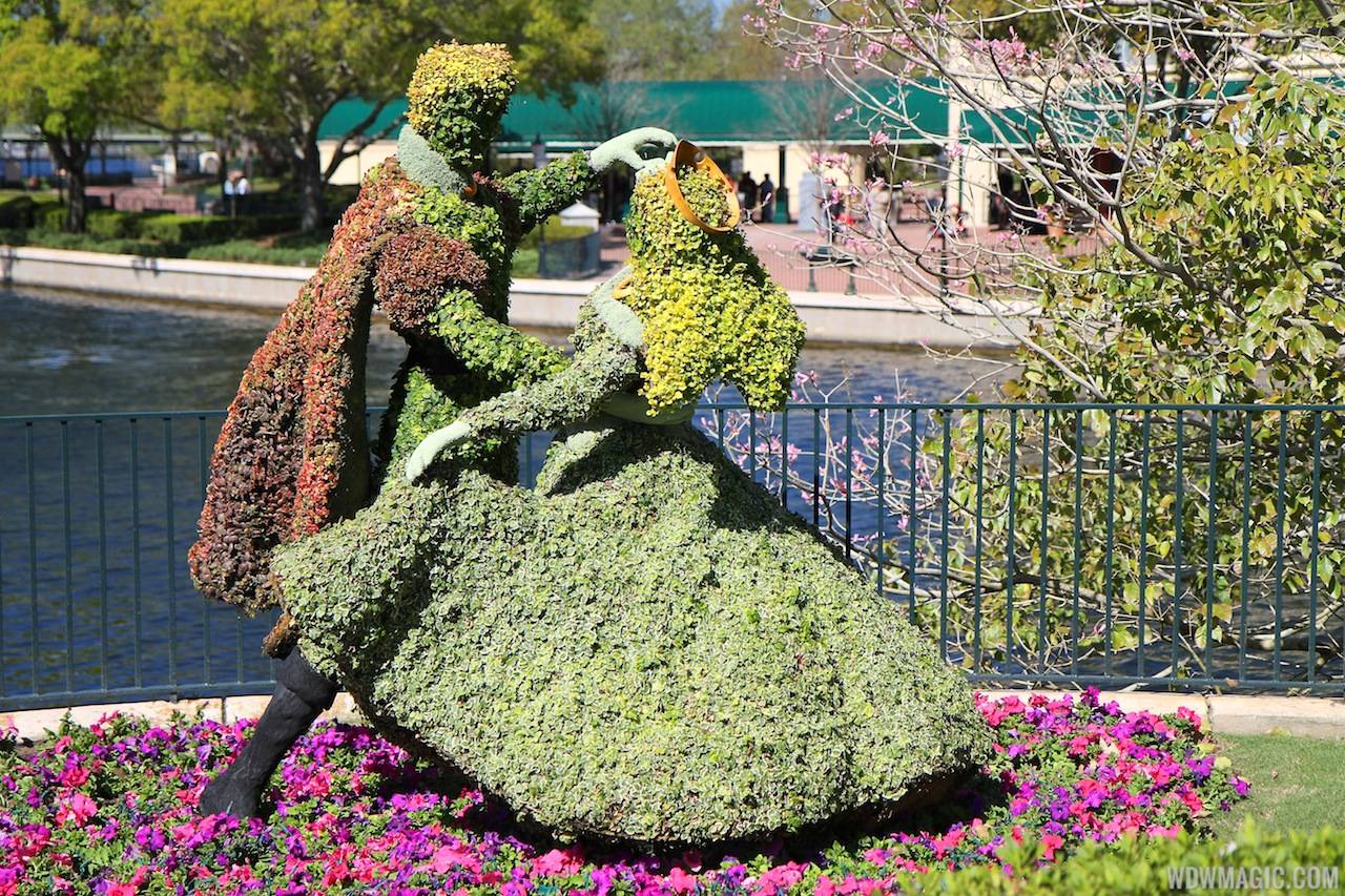 2013 Epcot Flower and Garden Festival - Disney Princess topiary
