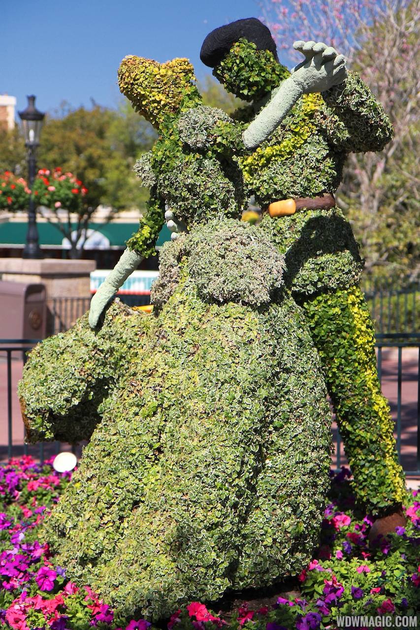 2013 Epcot Flower and Garden Festival - Disney Princess topiary