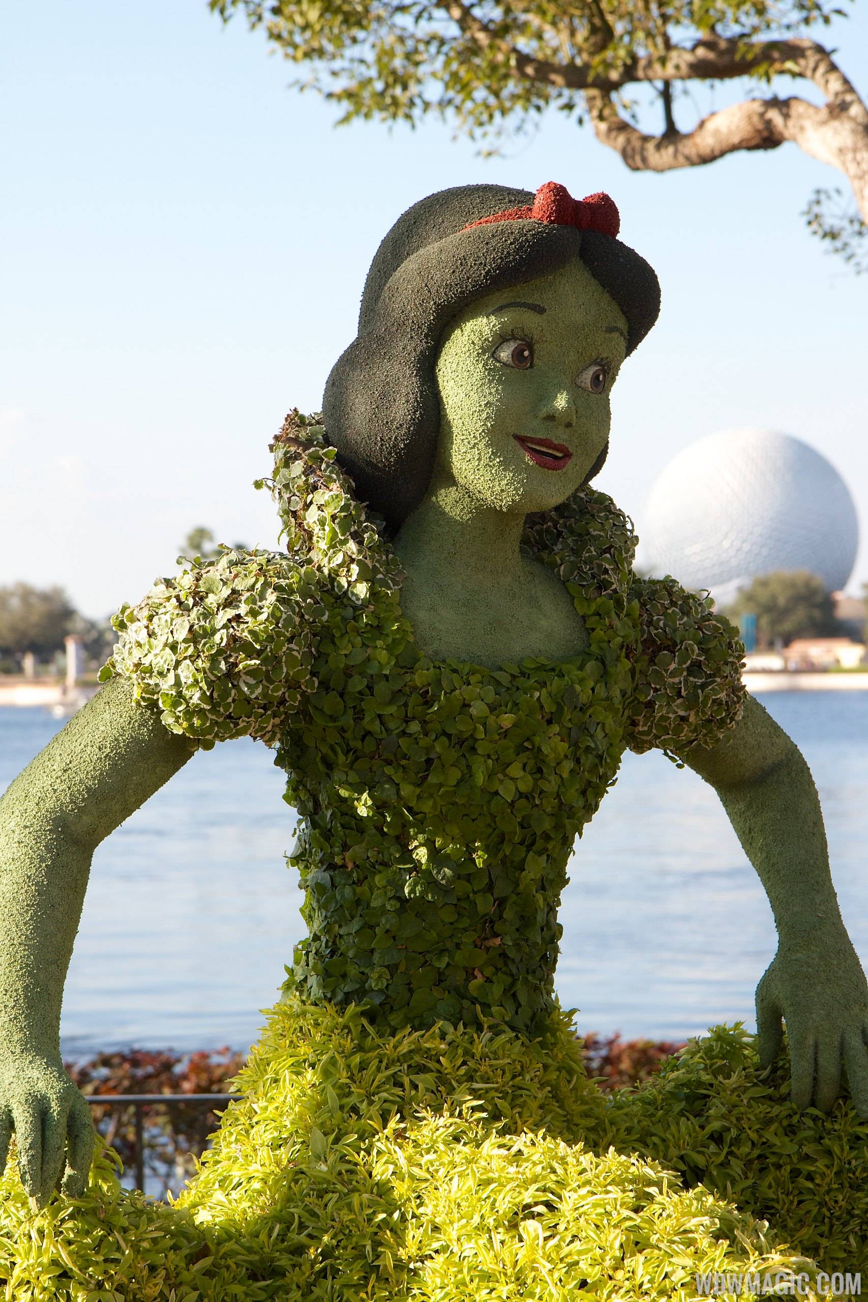 2014 Epcot Flower and Garden Festival topiary installation