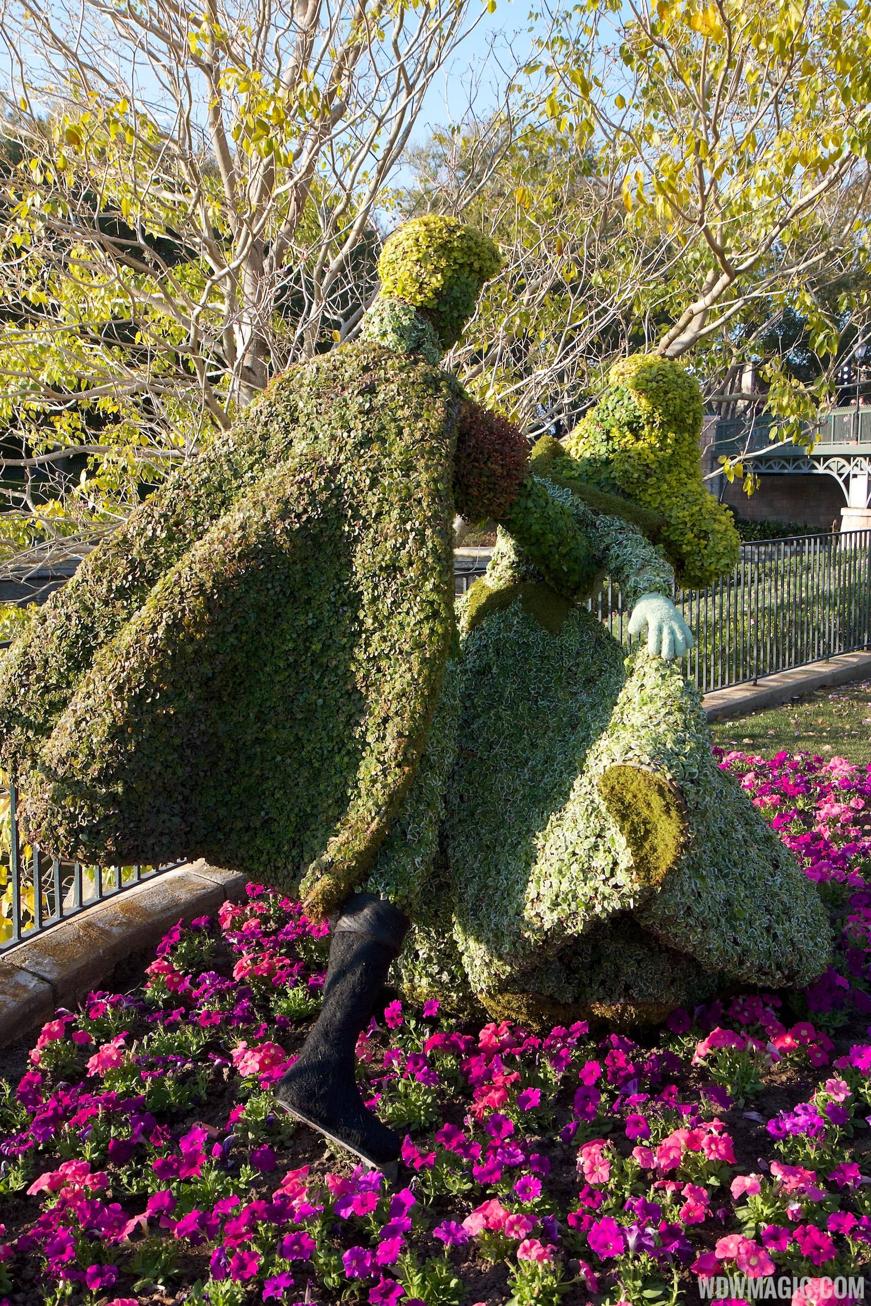 2014 Epcot Flower and Garden Festival topiary installation