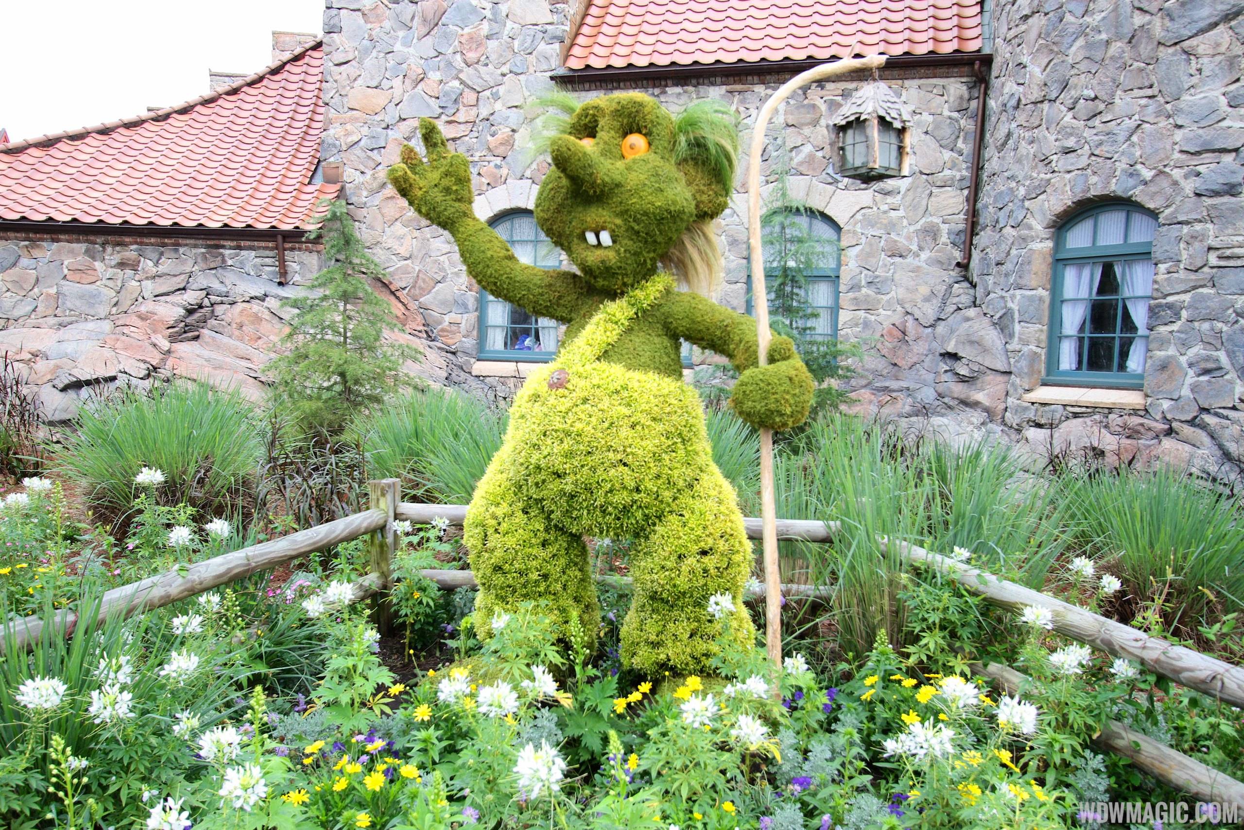 2014 Epcot Flower and Garden Festival - Norway topiary