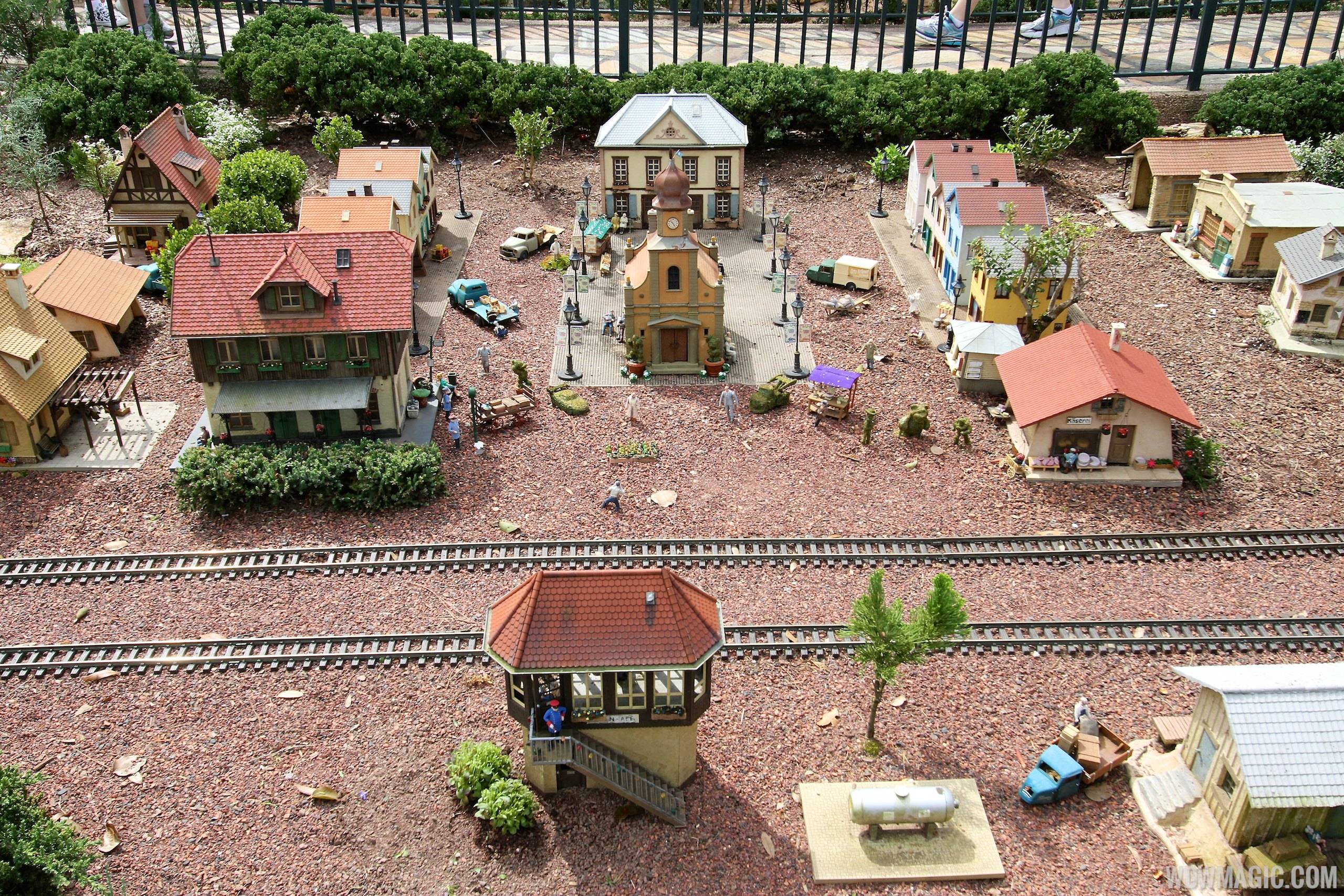 2014 Epcot Flower and Garden Festival - Model railroad