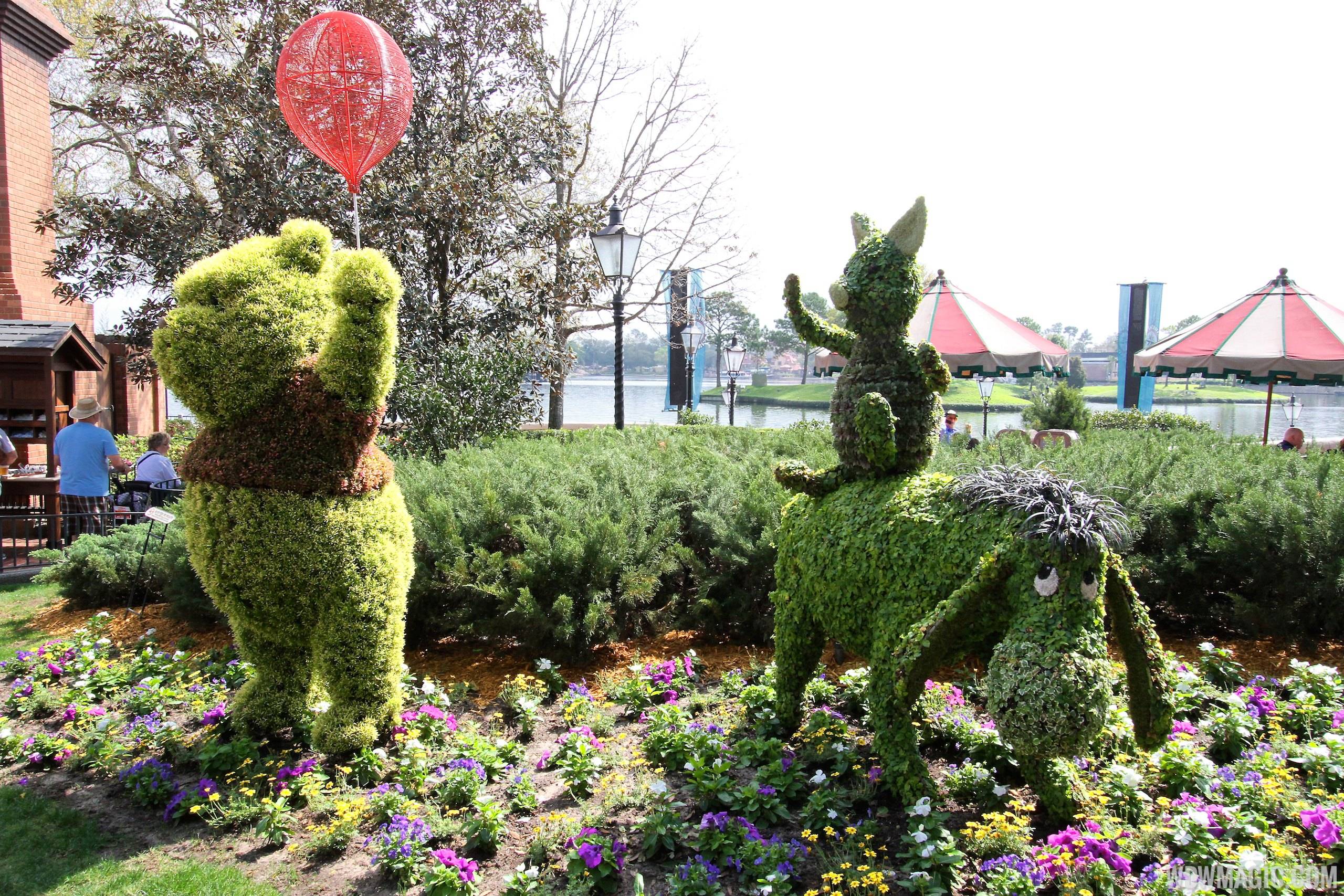 2014 Epcot Flower and Garden Festival - Winnie the Pooh topiary at the UK Pavilion