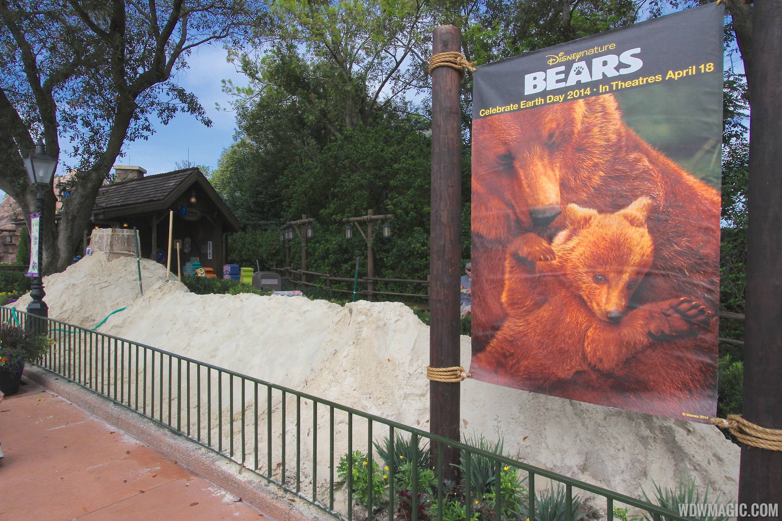 2014 Epcot Flower and Garden Festival - Disney Nature Bears sand sculpture
