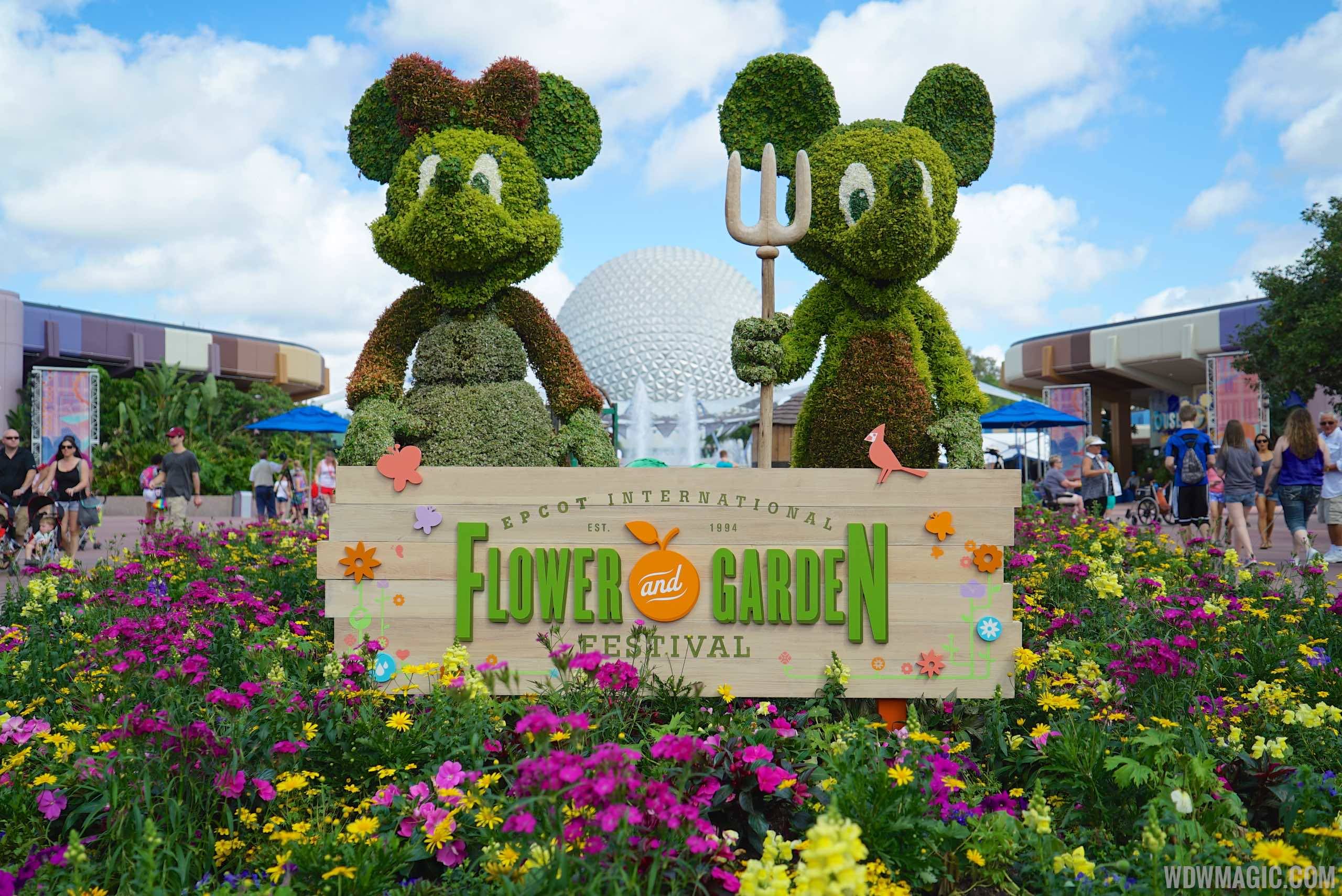 2015 Epcot Flower and Garden Festival - Farmer Mickey and Minnie topiary