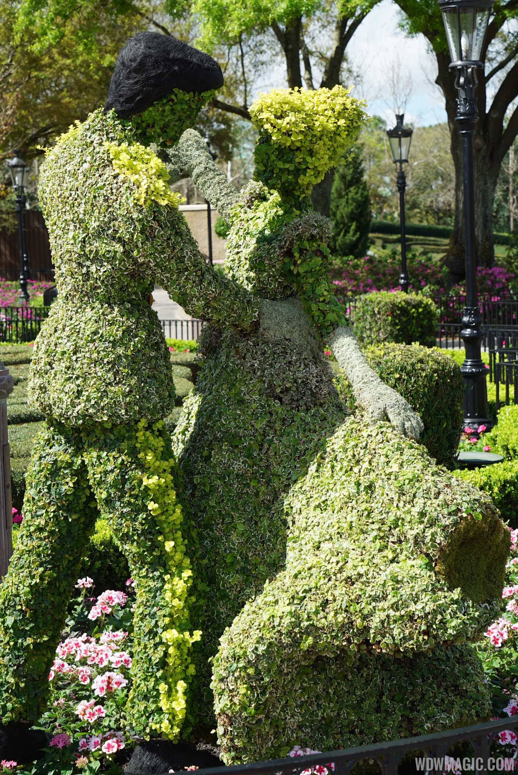2015 Epcot Flower and Garden Festival - Disney Princess topiary