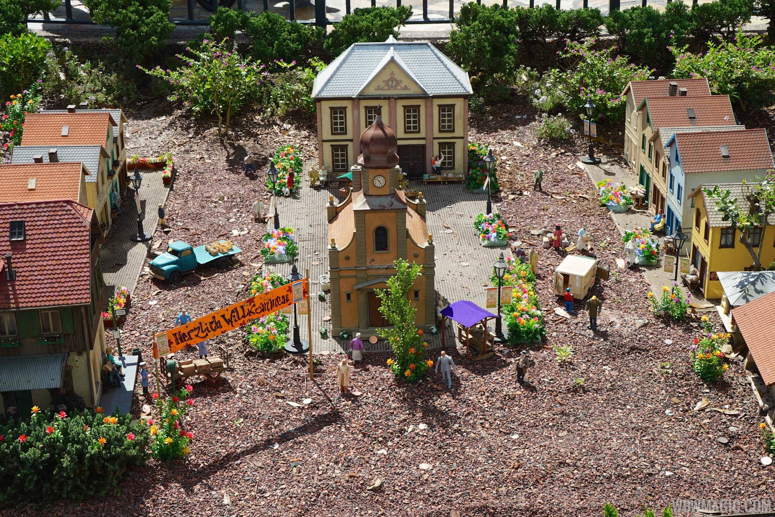 2015 Epcot Flower and Garden Festival - Model railroad