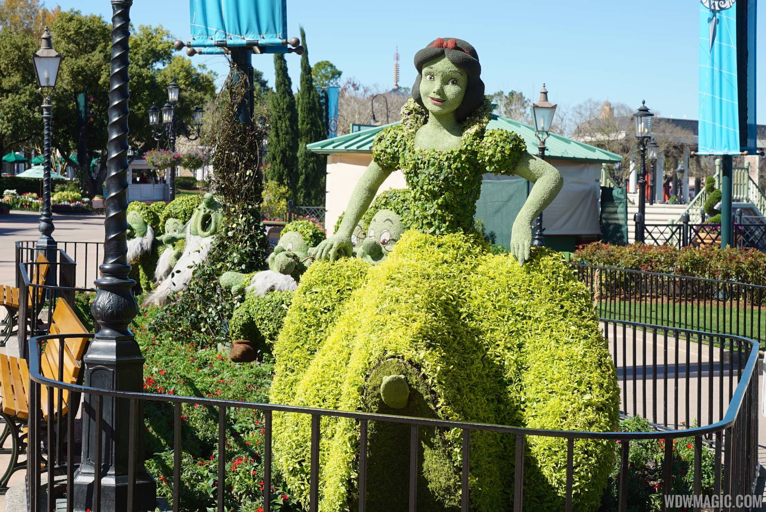 2015 Epcot Flower and Garden Festival - Snow White topiary