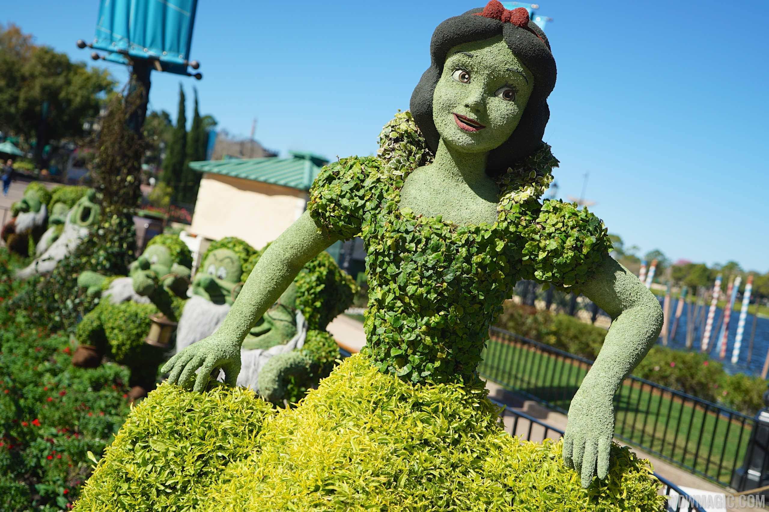 2015 Epcot Flower and Garden Festival - Snow White topiary