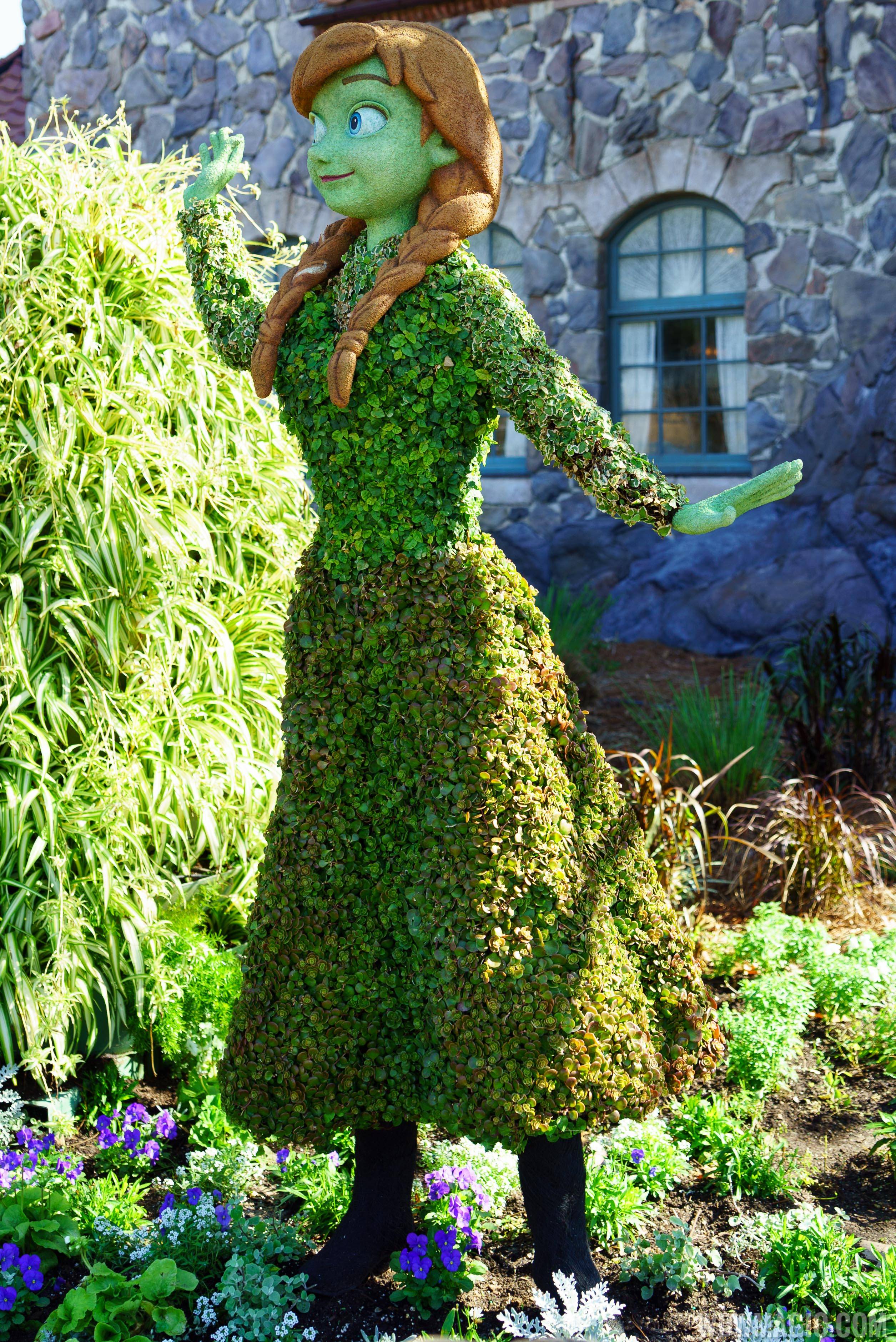 2016 Epcot International Flower and Garden Festival - Anna topiary