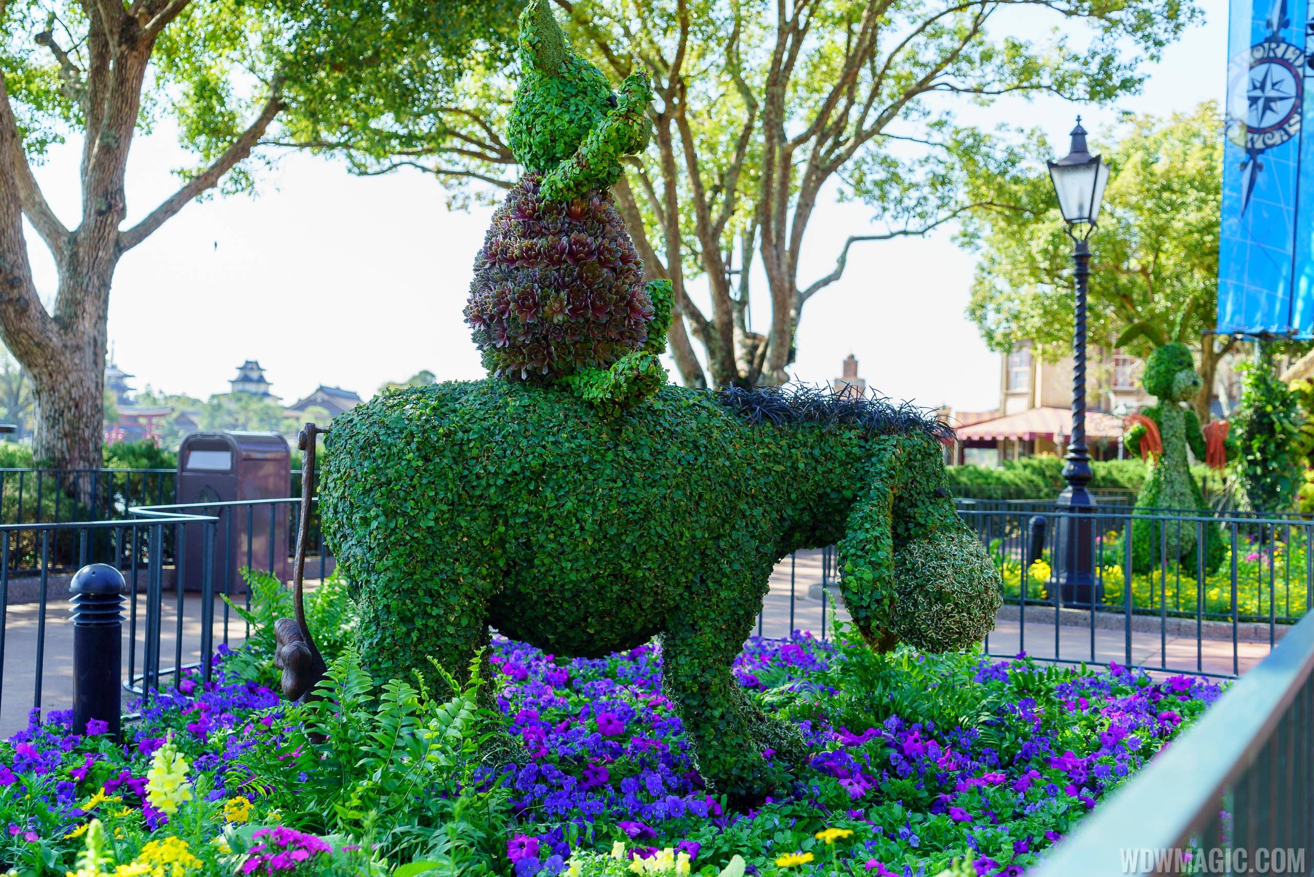 2016 Epcot International Flower and Garden Festival - Eeyore and Piglet topiary in the UK