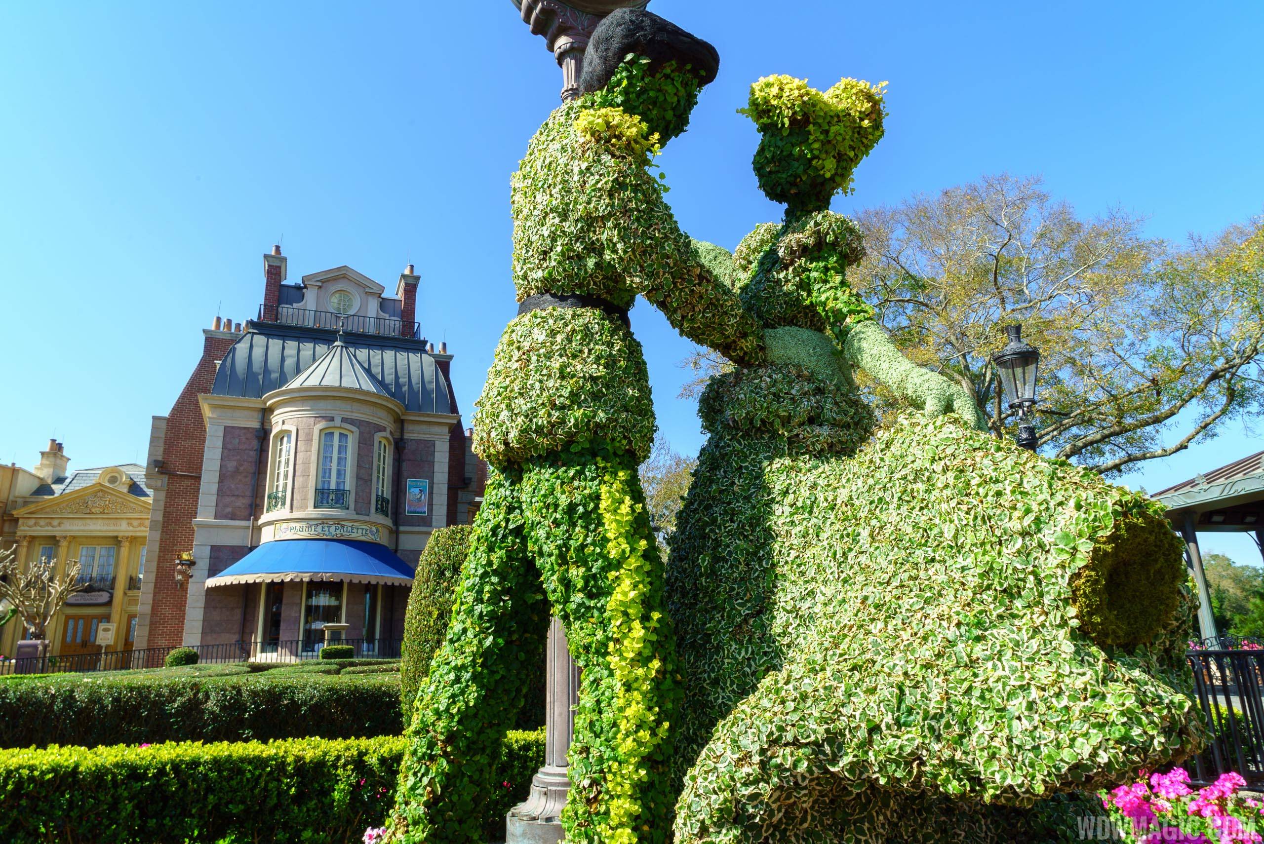 2016 Epcot International Flower and Garden Festival - Cinderella and Prince Charming