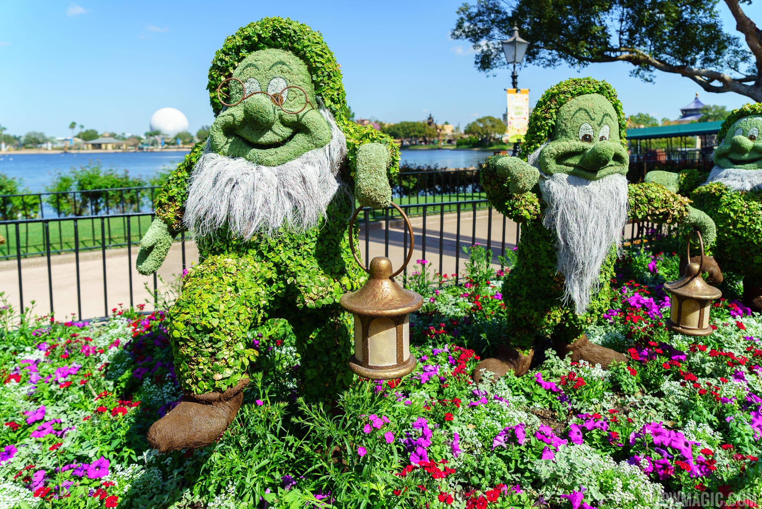 2016 Epcot International Flower and Garden Festival - Happy topiary