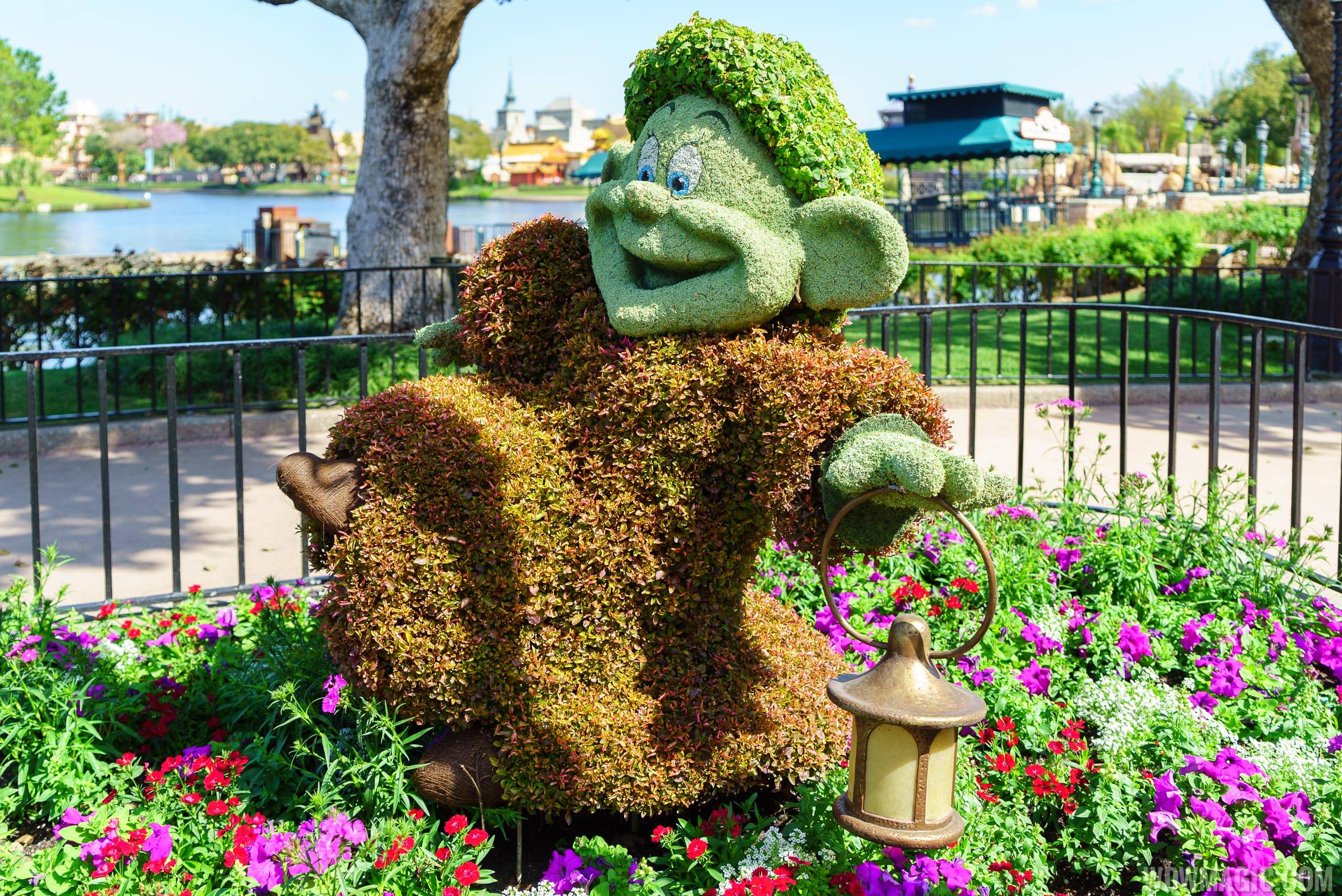 2016 Epcot International Flower and Garden Festival - Dopey topiary