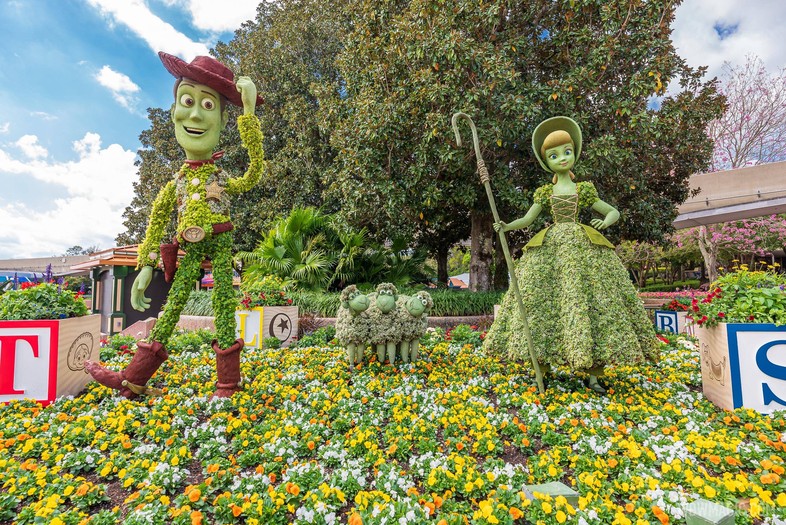 Woody, Bo Peep and her sheep – Future World West