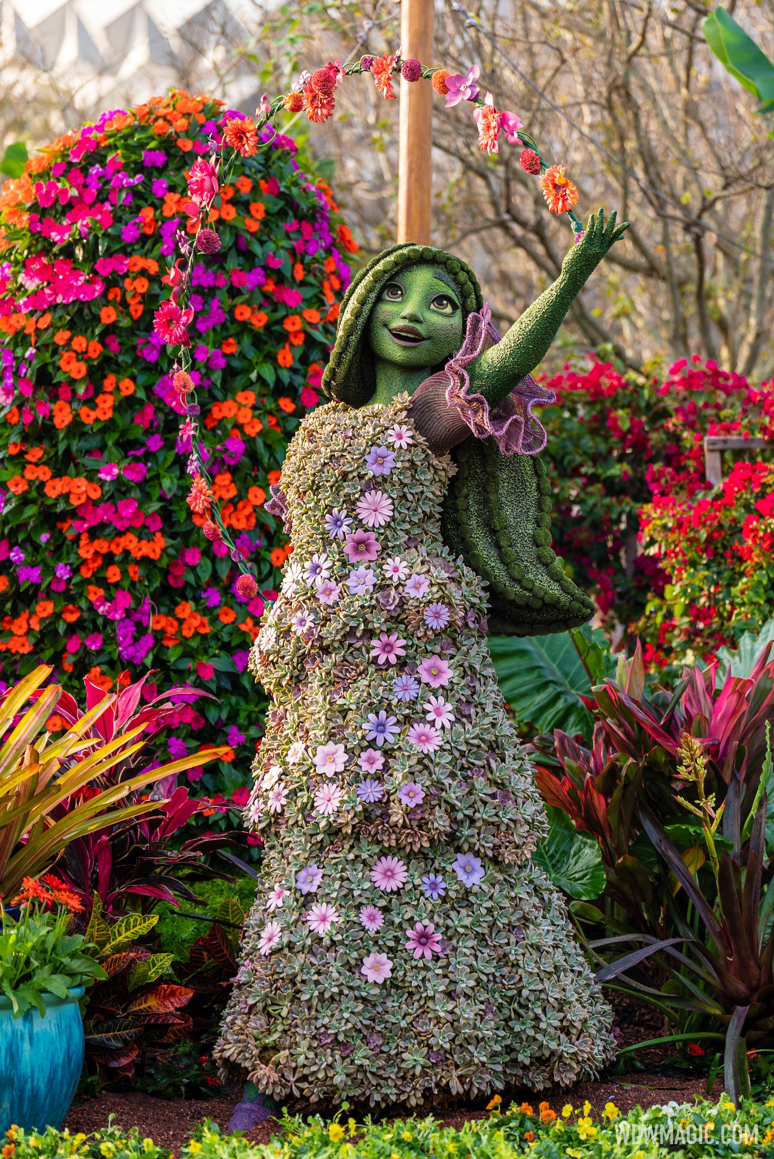 2023 Flower and Garden Festival - Princess Tiana topiary display - Photo 4  of 6