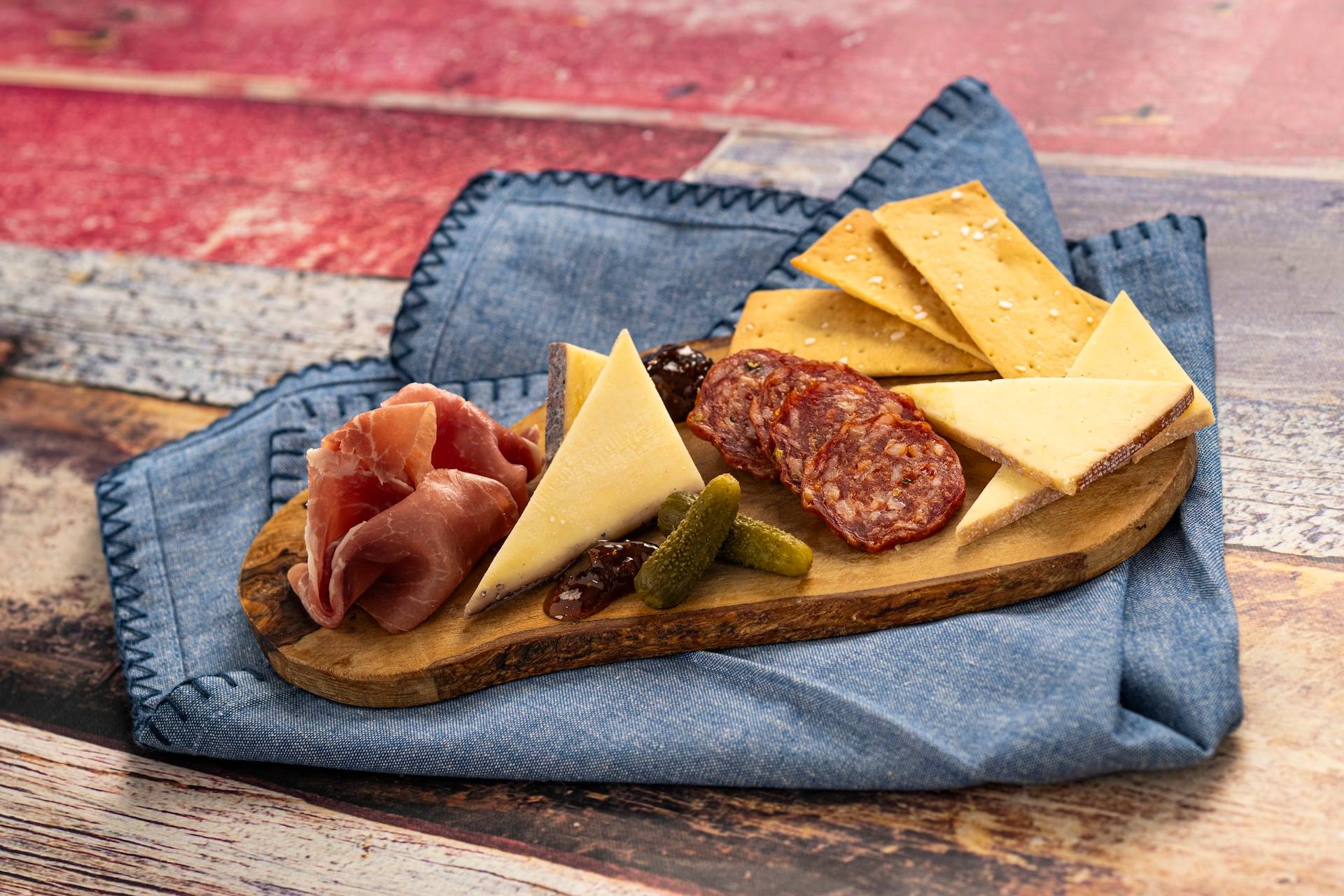 Captain's Board: Selection of cheeses and cured meats with seasonal accompaniments (New)