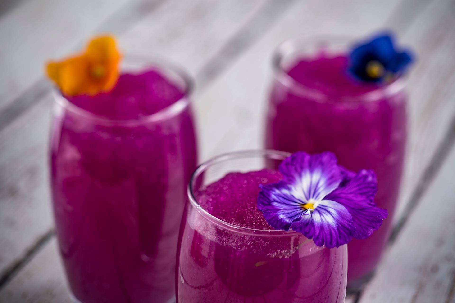 Frozen Dessert Violet Lemonade: Minute Maid Premium Lemonade with desert pear and violet syrups (Non-alcoholic)