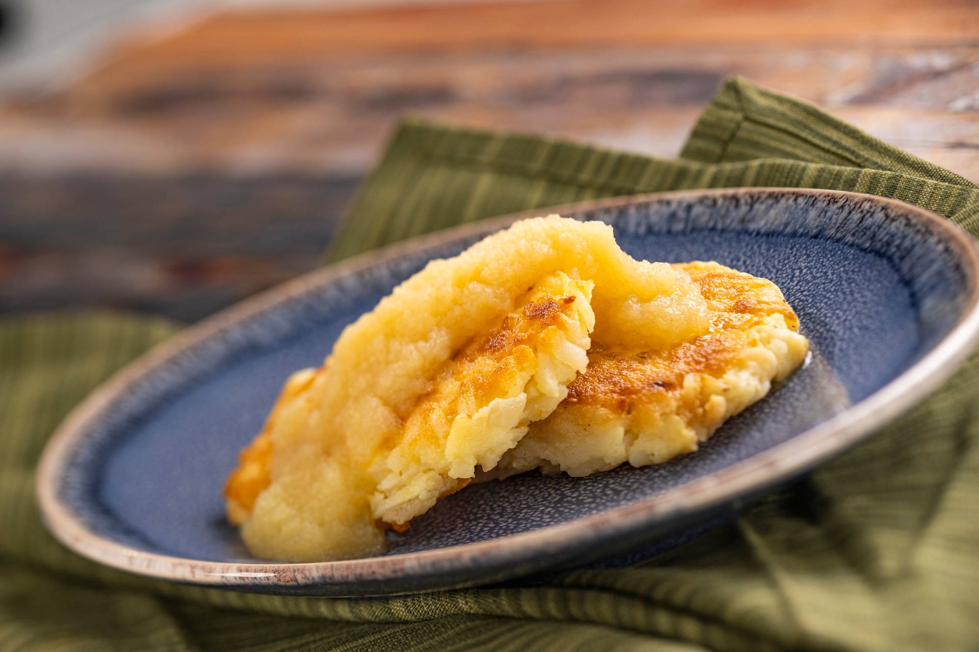 Potato Pancakes with house-made applesauce (Plant-based)