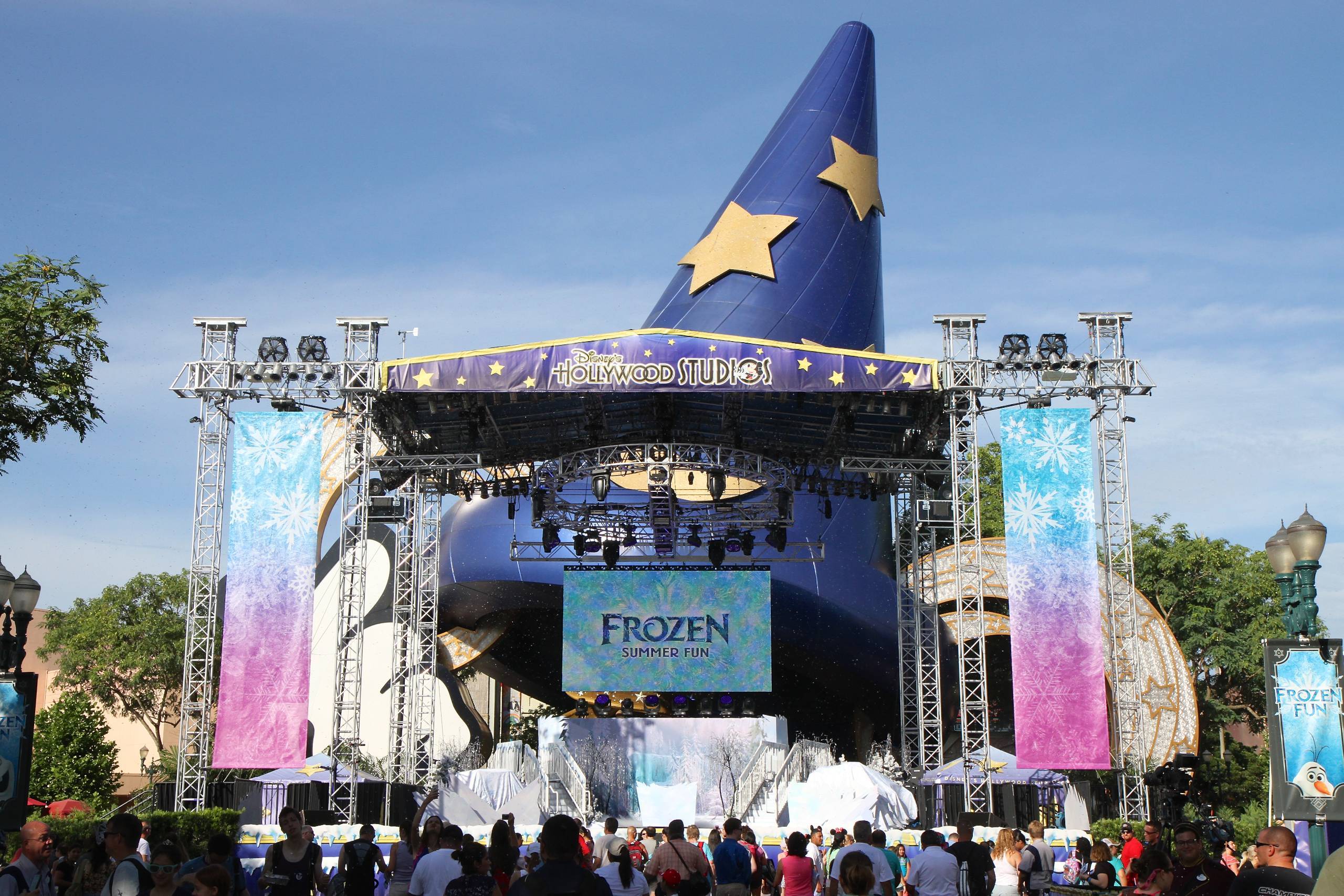 Frozen Summer Fun - Stage setup for welcome