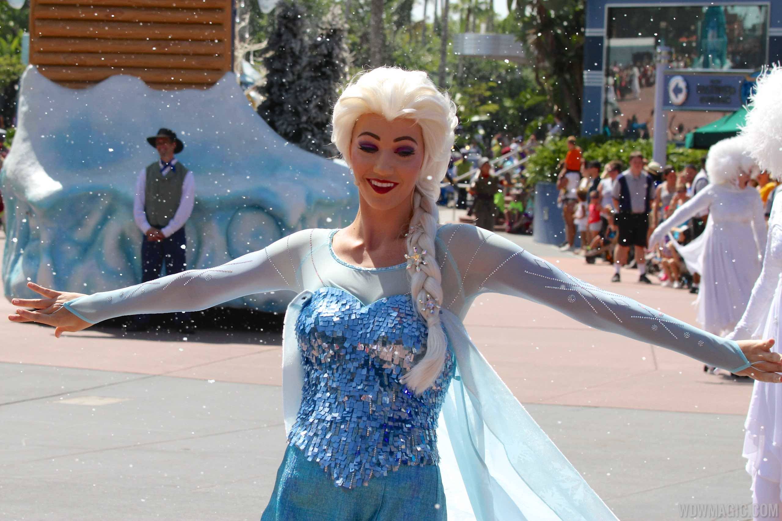 Frozen Royal Welcome 2015 - Queen Elsa