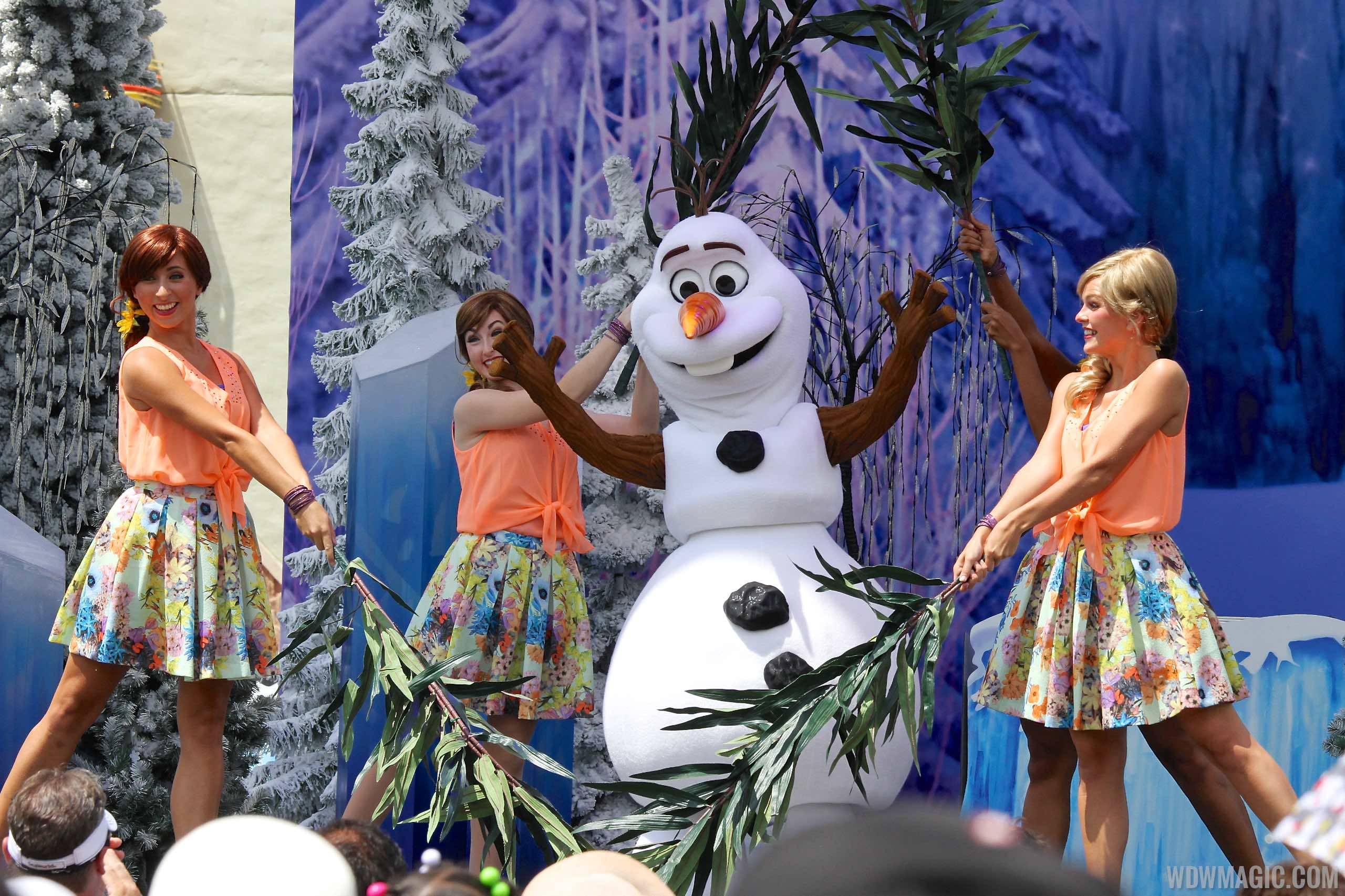 Olaf at Frozen Summer Fun