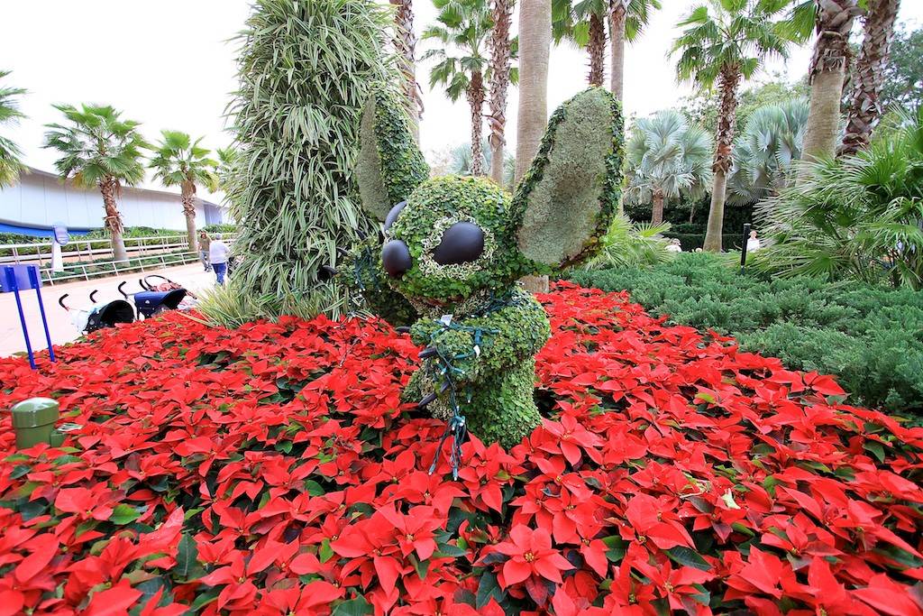 Stitch topiary near to the Spaceship Earth restrooms
