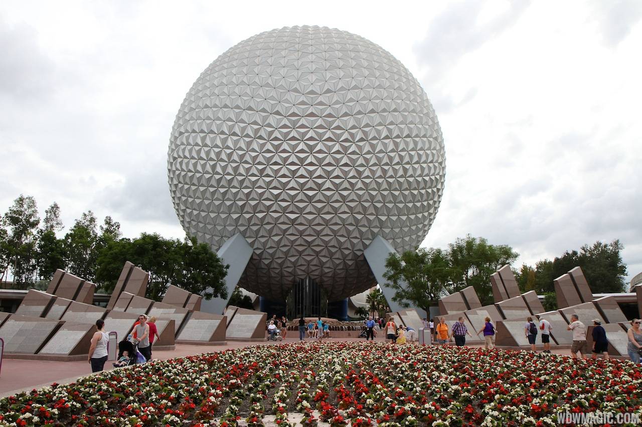 PHOTOS - Epcot's 2013 holiday decorations now up