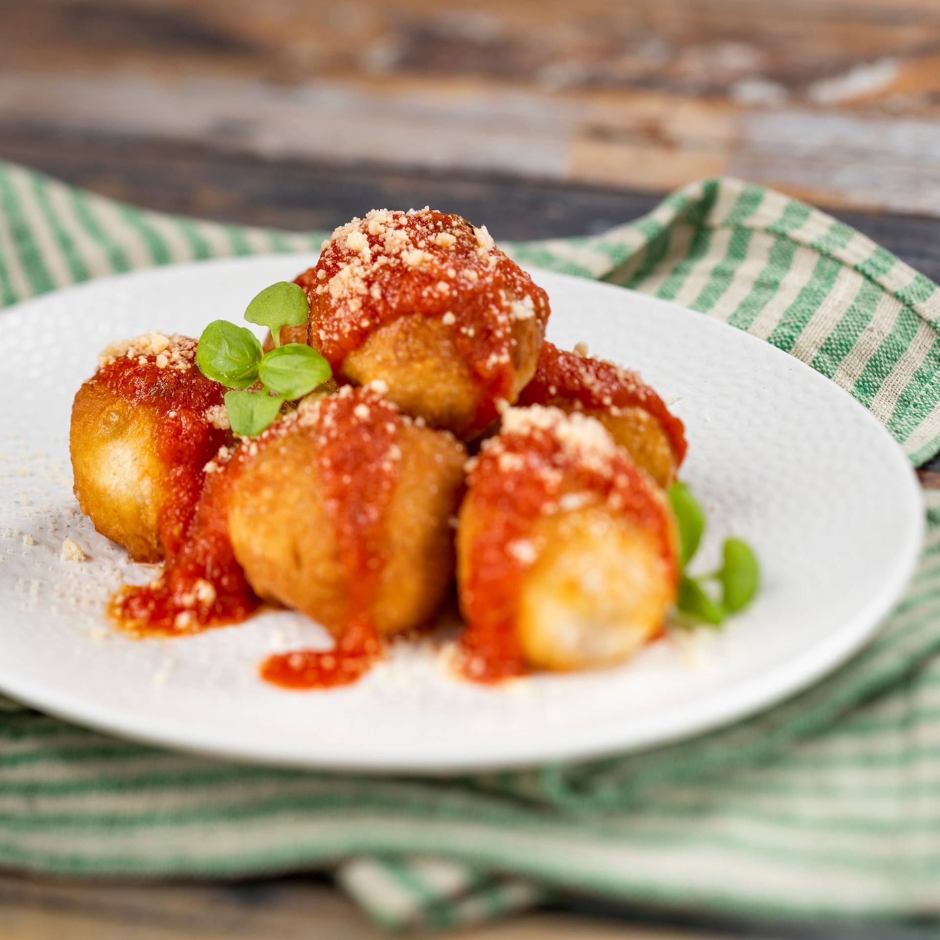 Full List of 2025 EPCOT Festival of the Holidays Food and Drink Menus