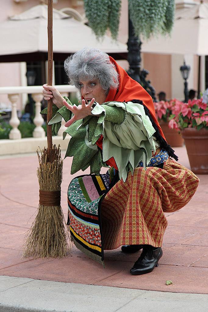 Epcot Italy's CHRISTMAS WITCH - LA BEFANA - Holidays Around The World 