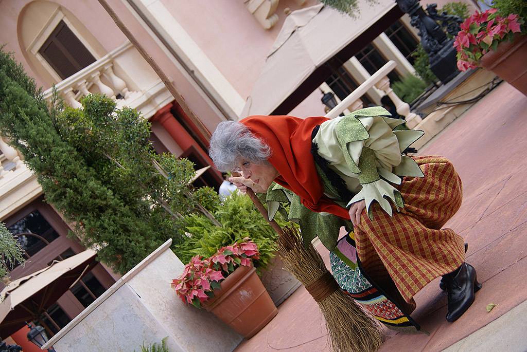 La Befana, Italy, EPCOT, meeko_