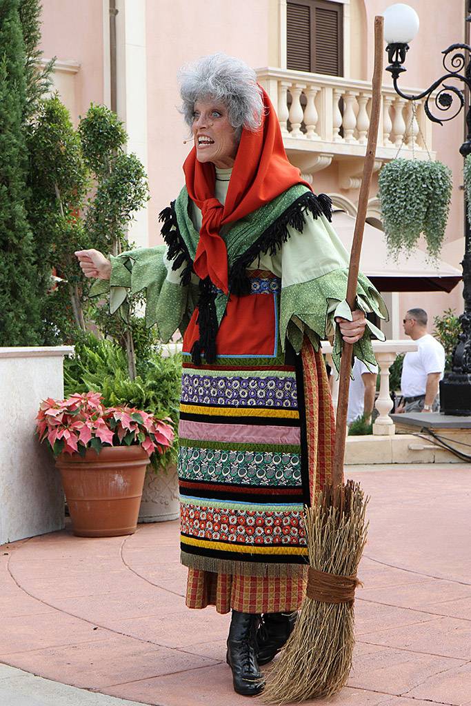 Disney World Christmas Story: Italy La Befana at EPCOT 