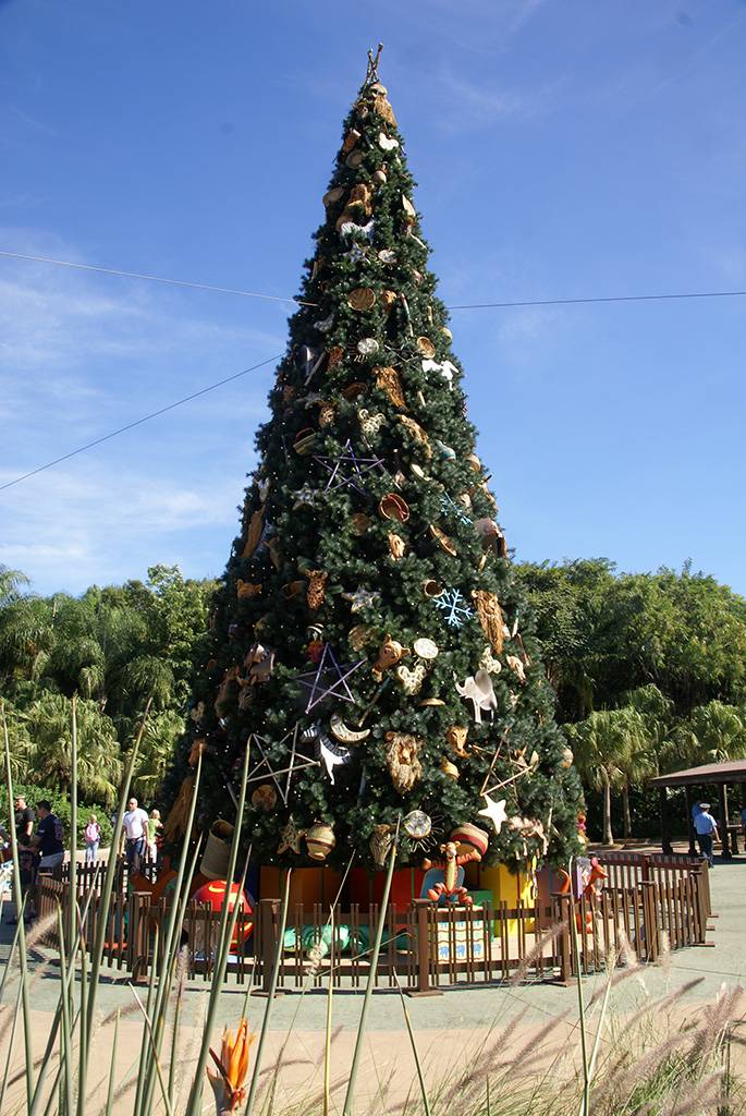 Animal Kingdom Christmas Tree 2009