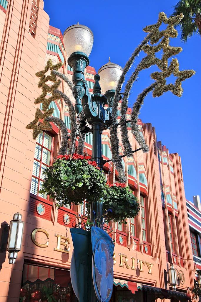Disney's Hollywood Studios holiday decorations installation 2010