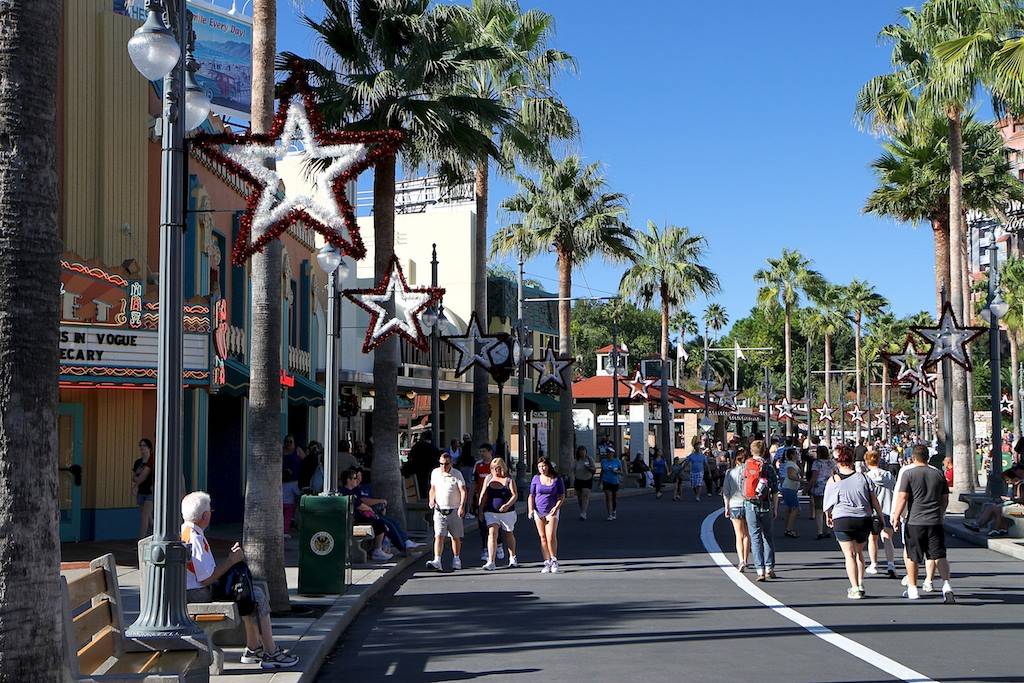 PHOTOS - Disney's Hollywood Studios gets into the Christmas spirit