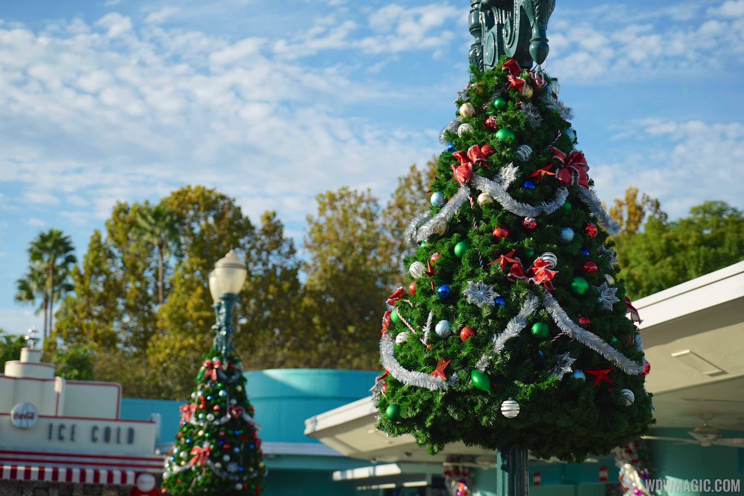 PHOTOS - Holiday decorations now up at Disney's Hollywood Studios
