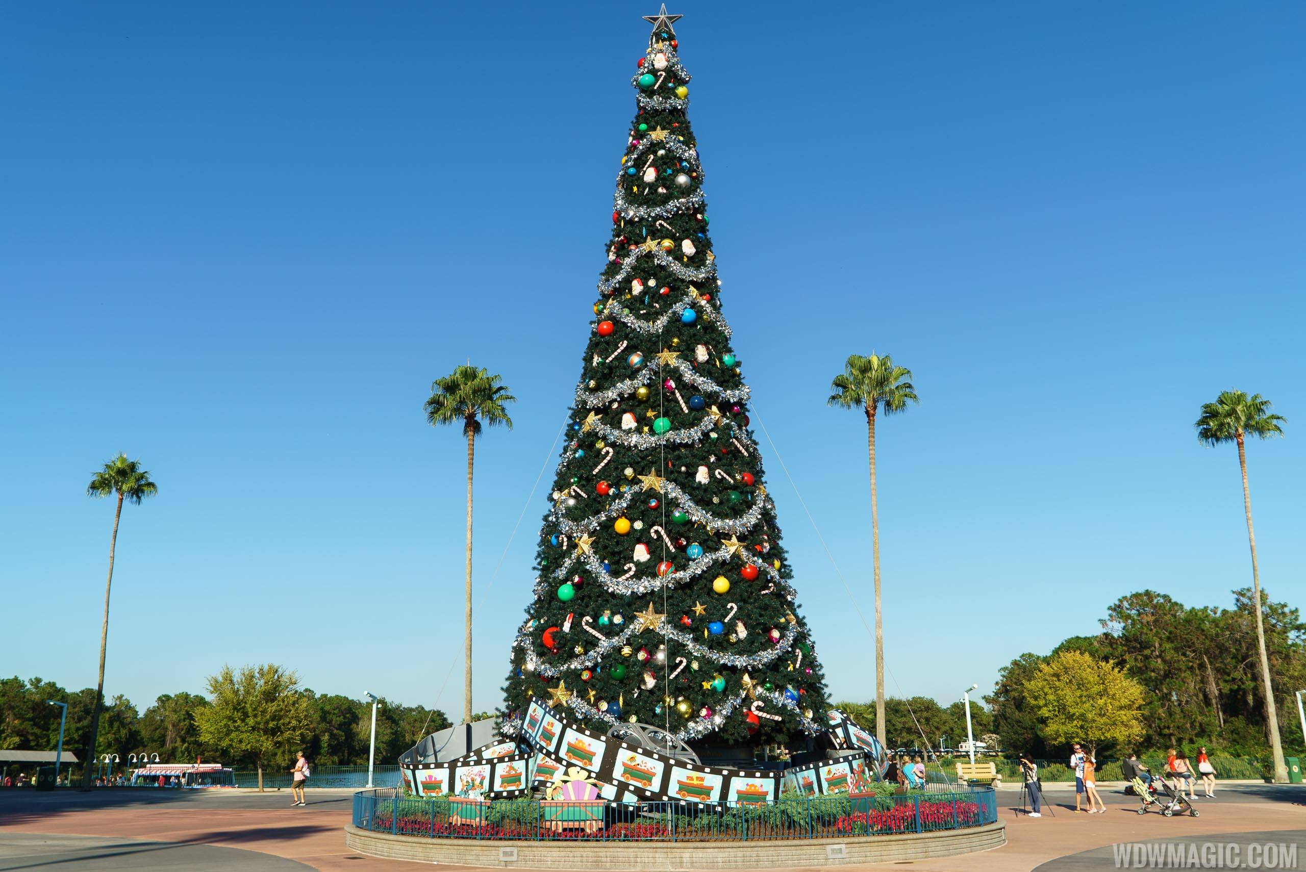 Disney's Hollywood Studios holiday decorations 2015