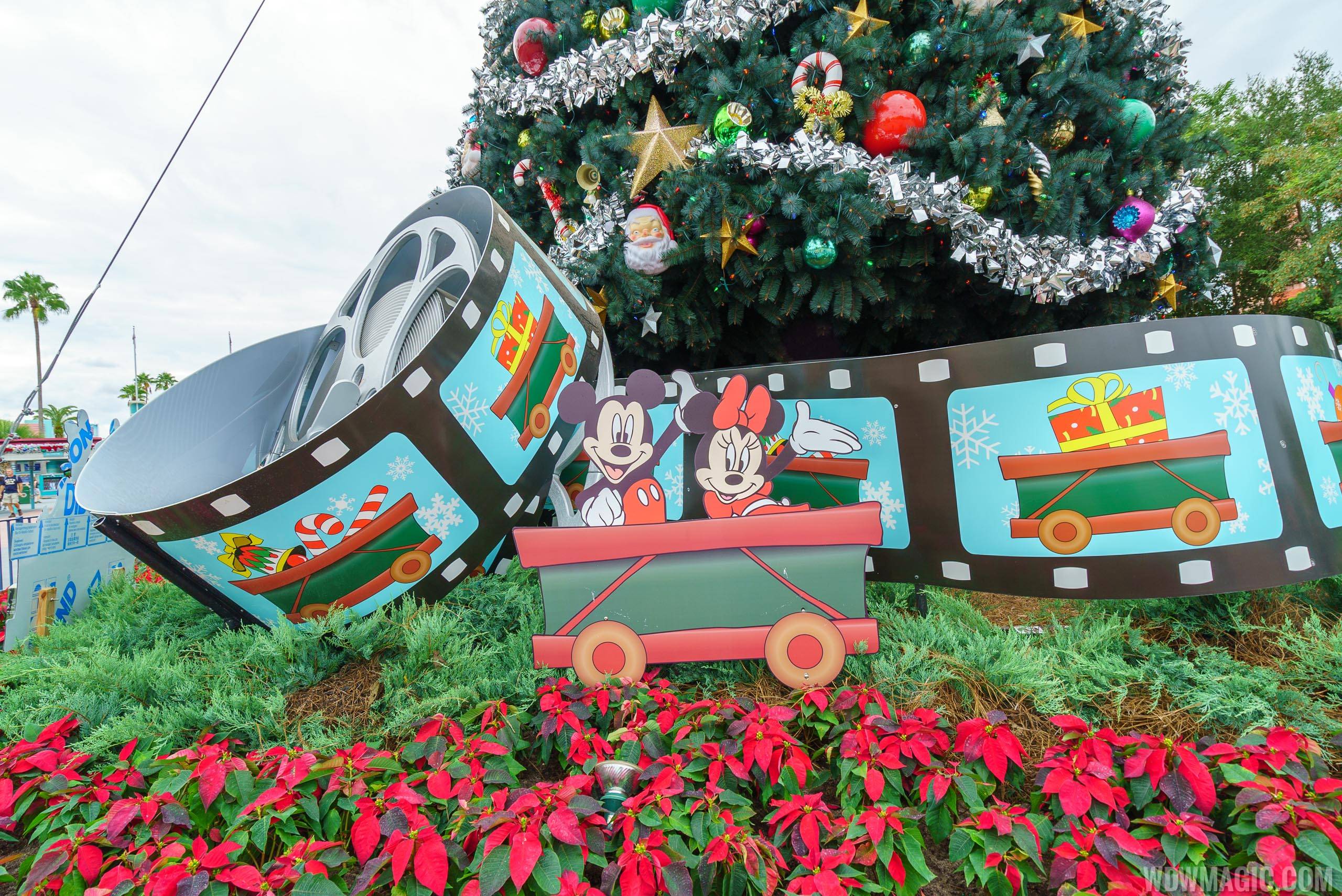 Disney's Hollywood Studios holiday decorations 2016