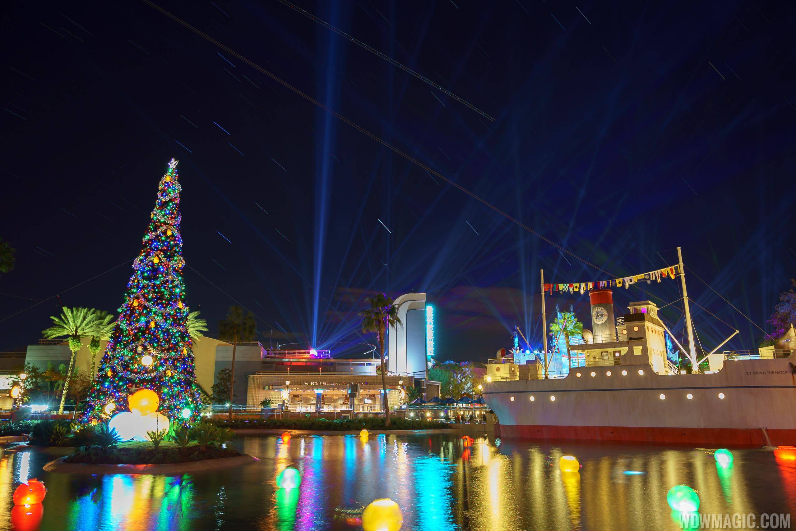PHOTOS - A look at the new Hollywood Studios Echo Lake Christmas Tree after dark