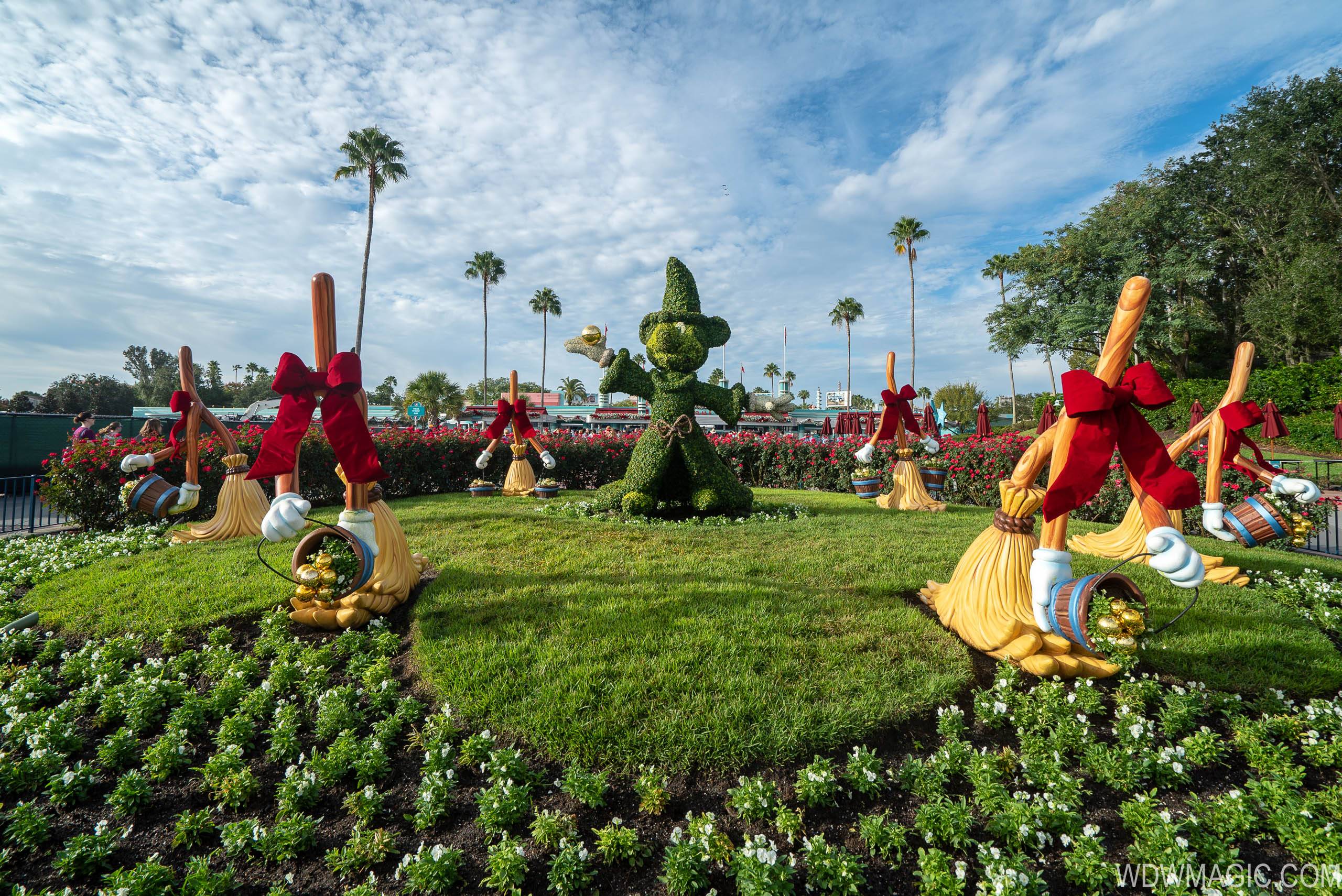 PHOTOS - 2018 Holiday Decor at Disney's Hollywood Studios including Toy Story Land