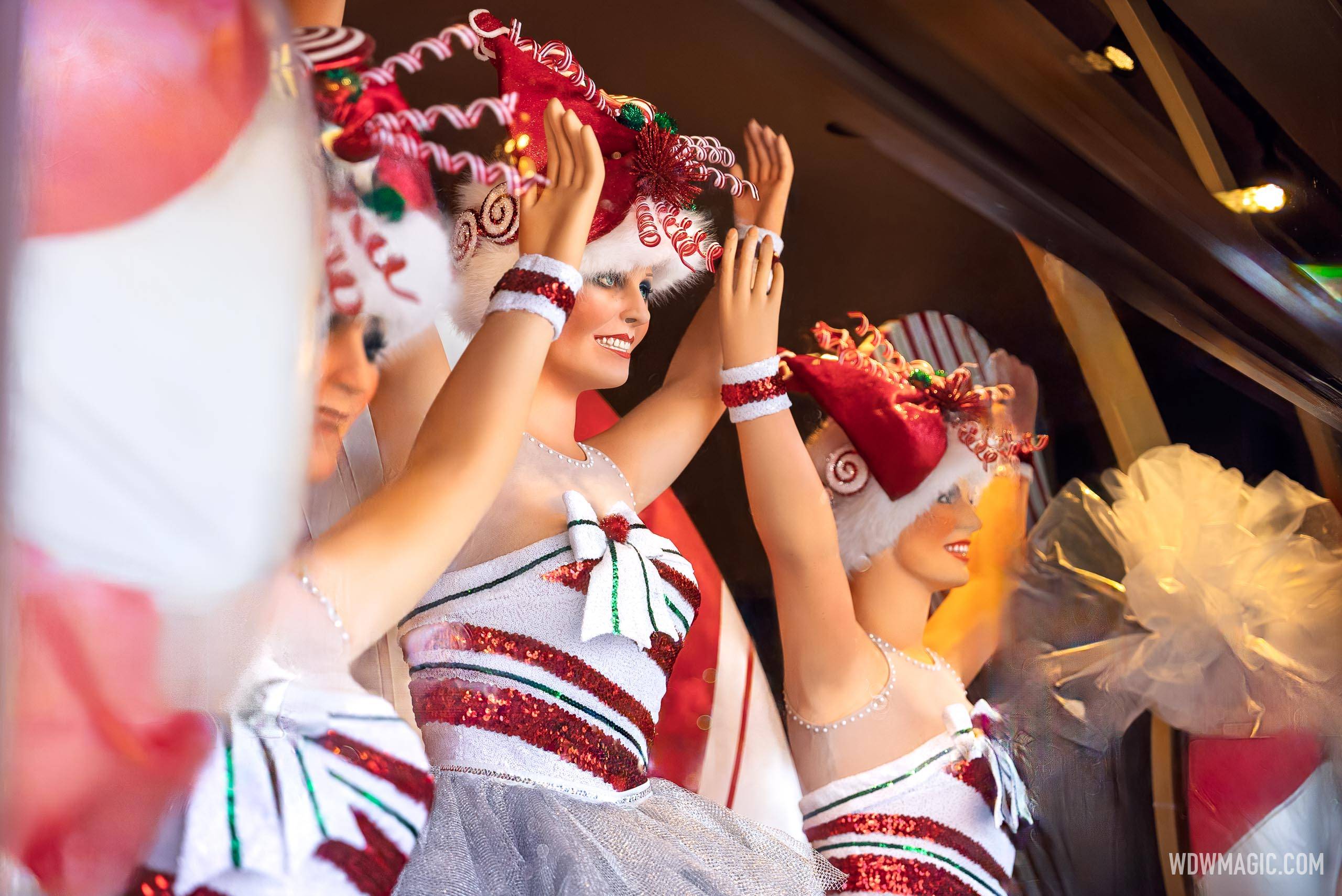 Great Movie Ride Figures Return in New Holiday Window at Disney's Hollywood Studios