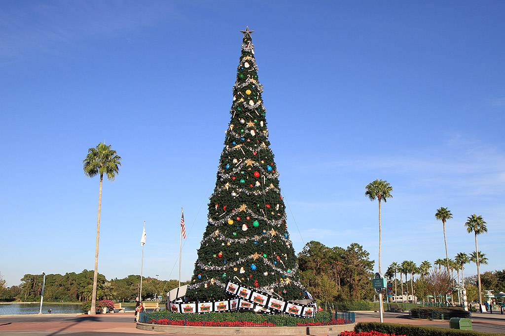 Disney's Hollywood Studios holiday decorations 2009